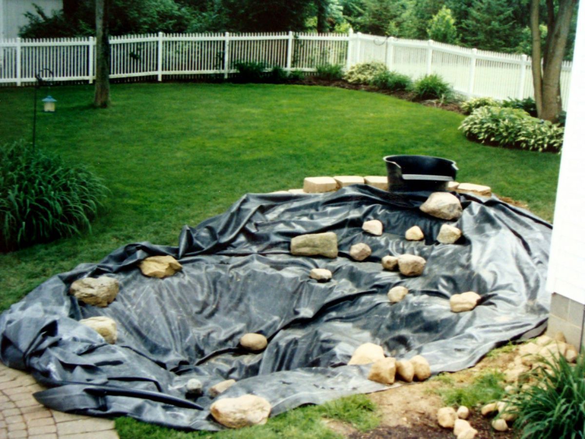 2004 pond build (2)