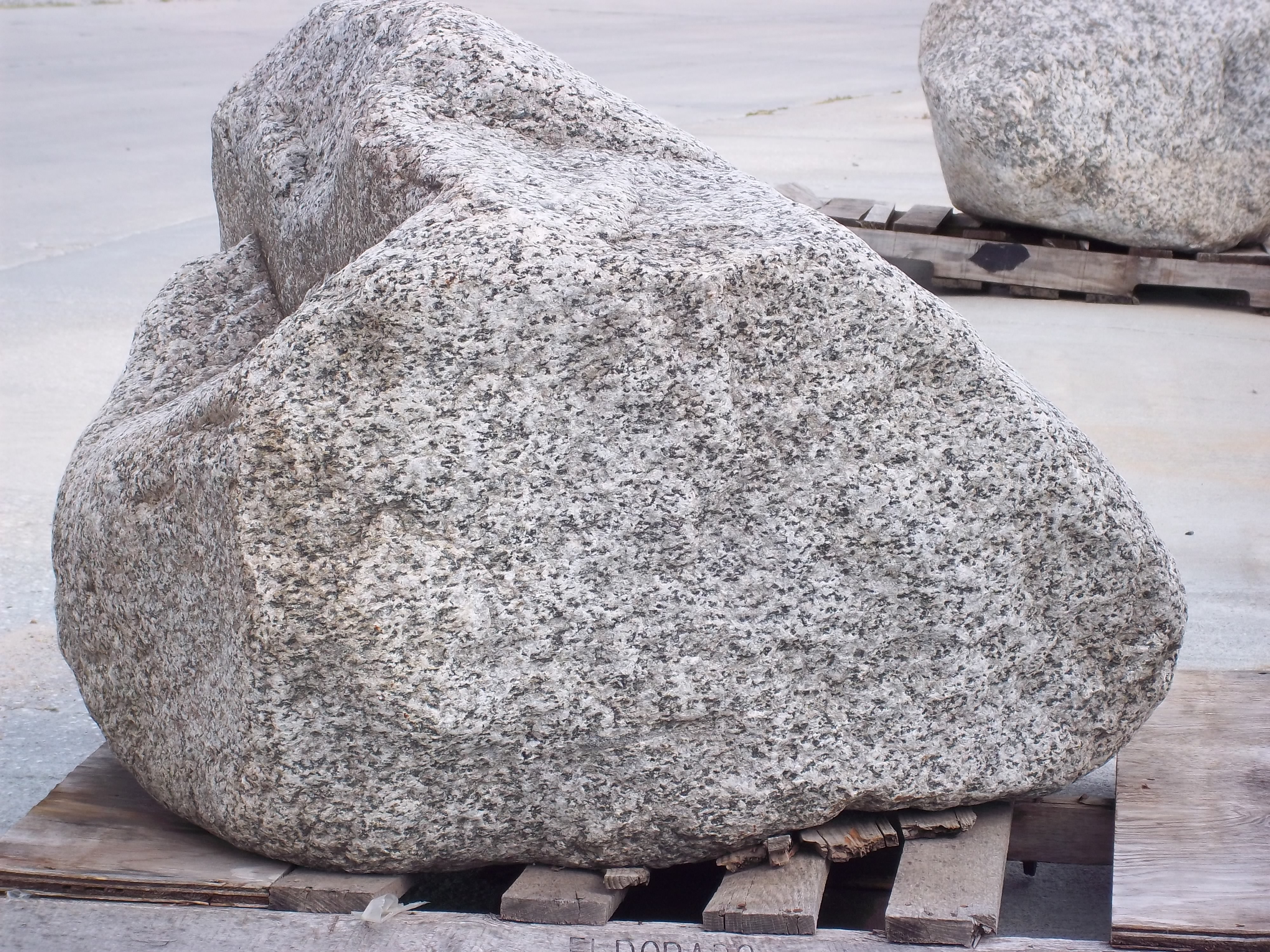 granite-boulder2.jpg